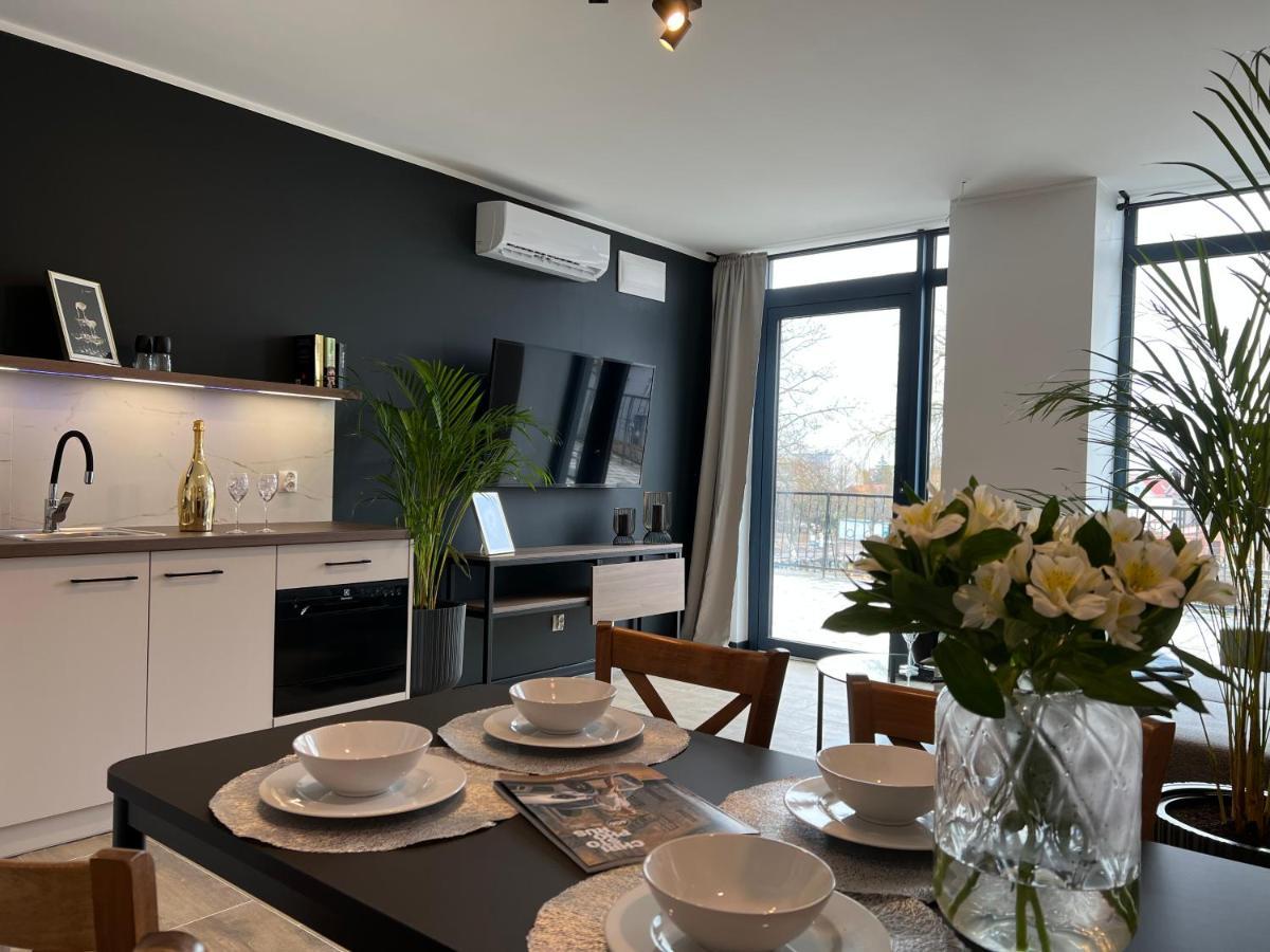 Party Avangarde Apartments City Center Leba Exterior photo