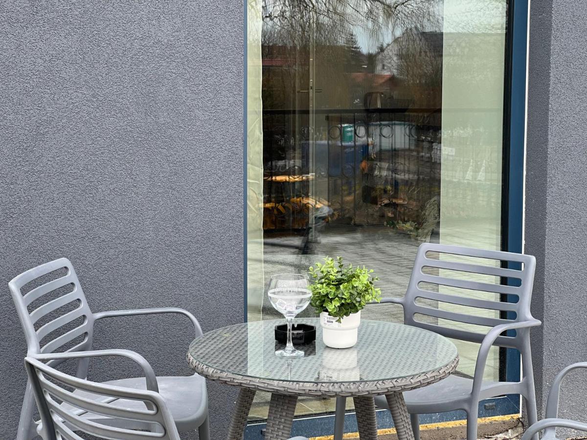 Party Avangarde Apartments City Center Leba Exterior photo